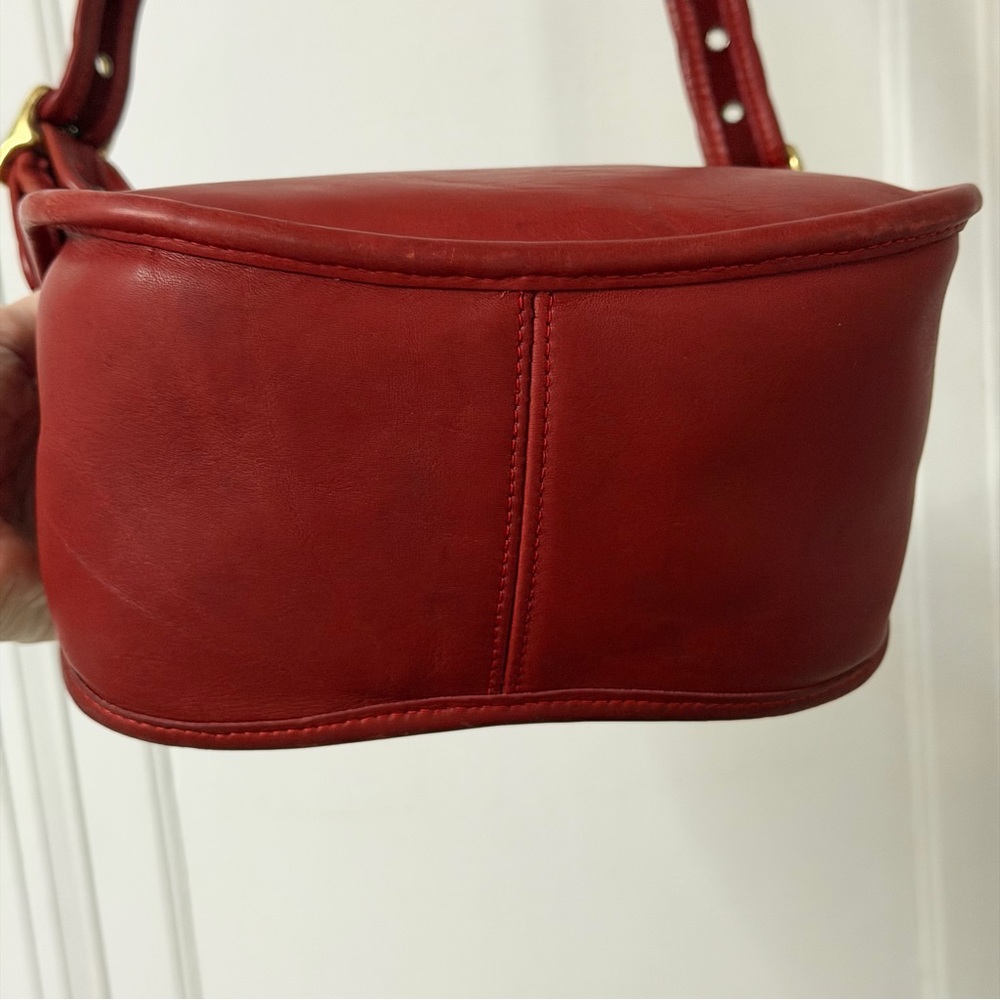 Vintage Elegant Red Leather Shoulder/Crossbody Bag - Picture 3 of 8